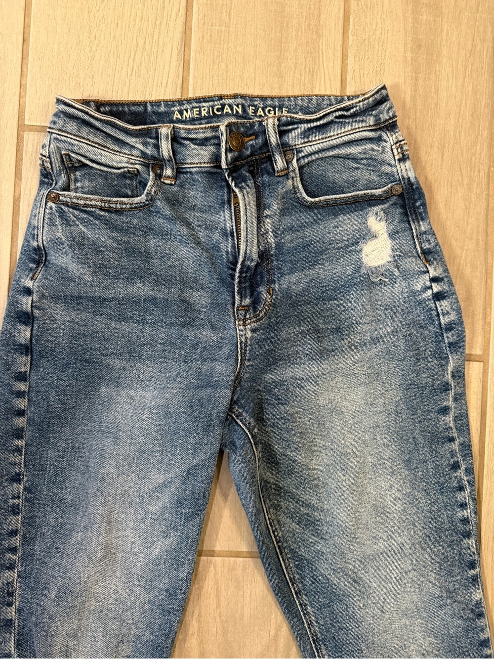 American Eagle Outfitters High-Rise Straight Crop Jeans in Light Blue - Picture 3 of 6